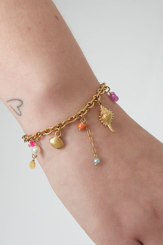 Goud & Zilver Boho Bedelarmband met Schelp & Zeepaardje – Goud & Zilver RVS – detail close-up | Tudor Gems