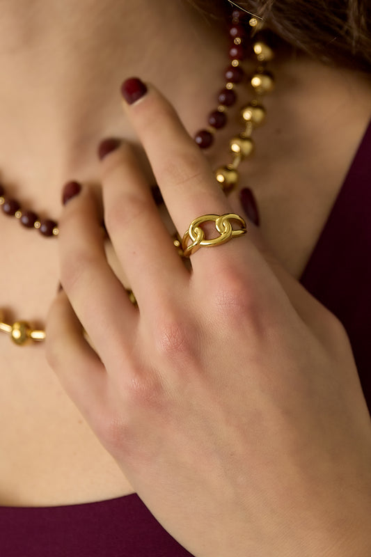 Goud & Zilver Minimalistische Knoop Ring Goud & Zilver – Stainless Steel RVS – detail close-up | Tudor Gems