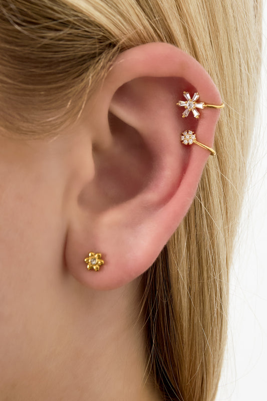 Goud & Zilver Stella Bloem Ear Cuff RVS Goud & Zilver – detail close-up | Tudor Gems