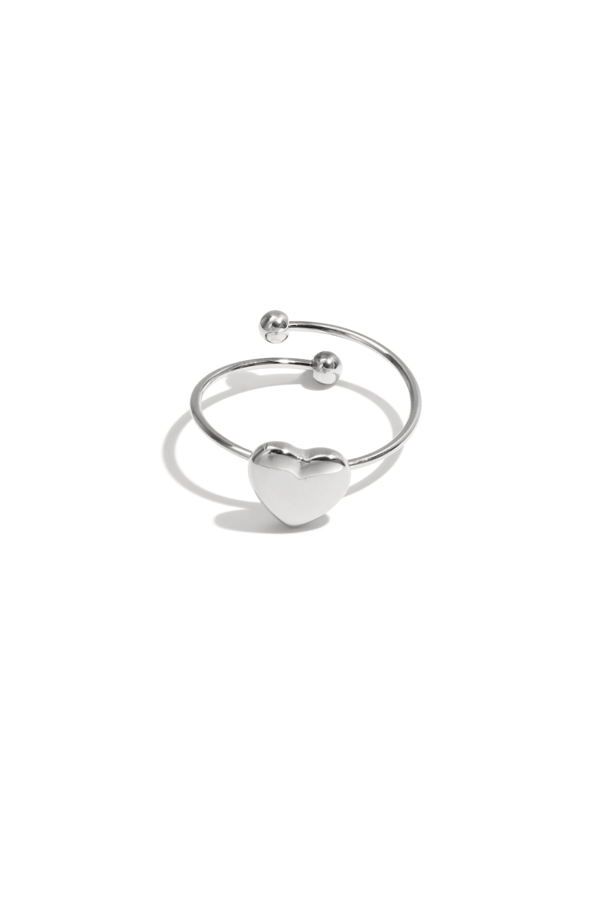 Goud & Zilver Amara Triple Heart Ring RVS – Goud & Zilver – gedragen op model | Tudor Gems