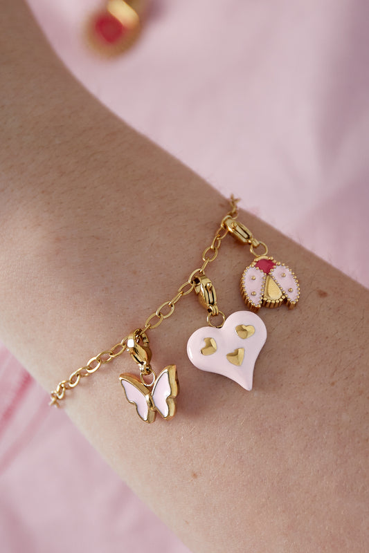 Goud & Roze Pink Heart & Butterfly Bedel Armband RVS Goud – detail close-up | Tudor Gems