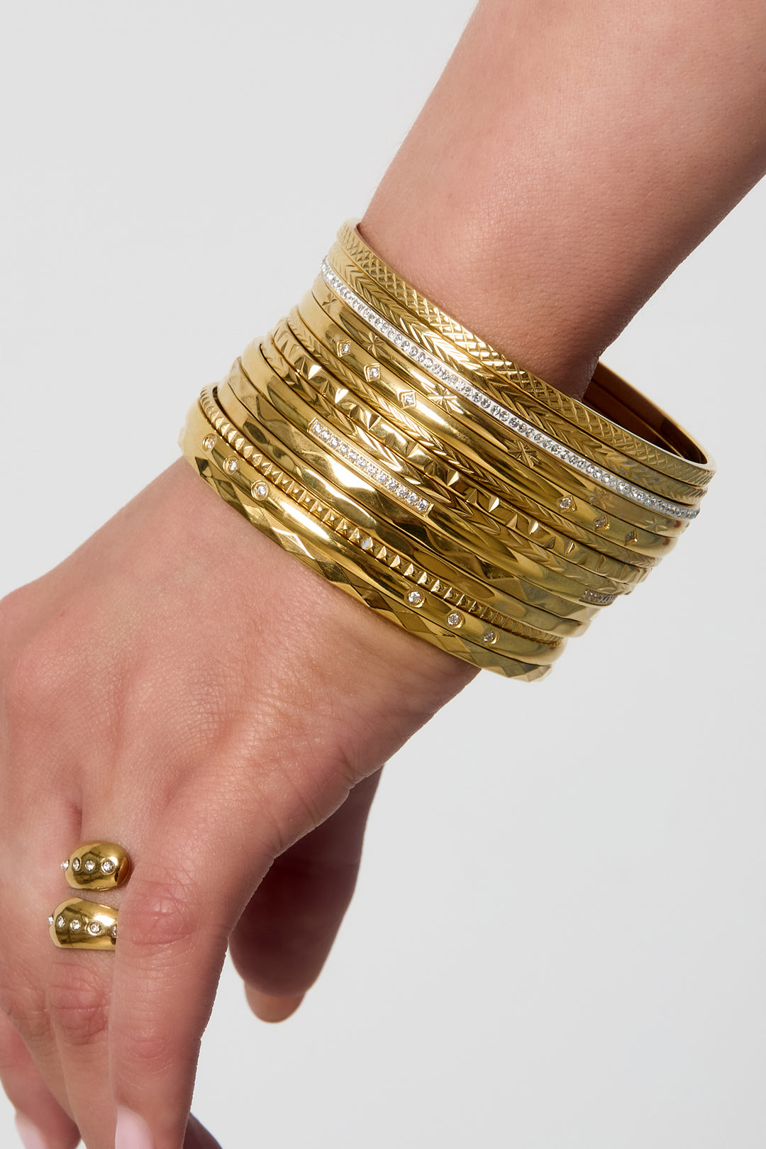 Goud & Zilver Luna Facet Bangle Armband RVS Goud & Zilver – detail close-up | Tudor Gems