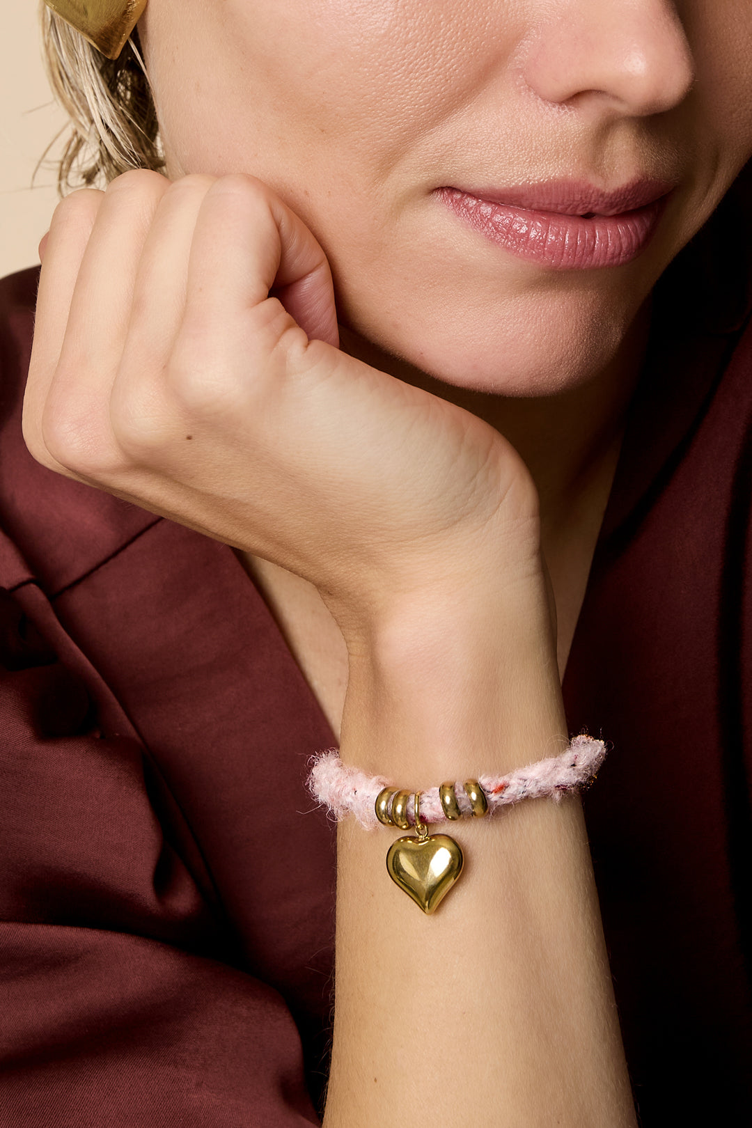 Roze Hart Armband RVS Rope Bruin & Roze – LUMÉRA SOFTCORE – gedragen op model | Tudor Gems