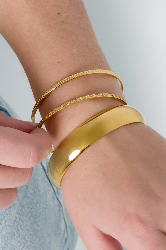 Goud & Zilver Sleek Shine Bangle Armband RVS Goud & Zilver – detail close-up | Tudor Gems