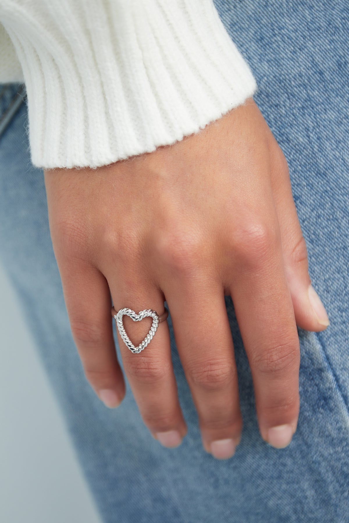 Goud Amoura Heart Open Ring RVS Goud – detail close-up | Tudor Gems