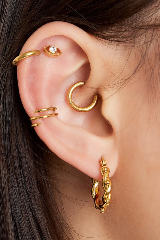 Goud Aurelia Spiral Earcuff RVS Goud – detail close-up | Tudor Gems