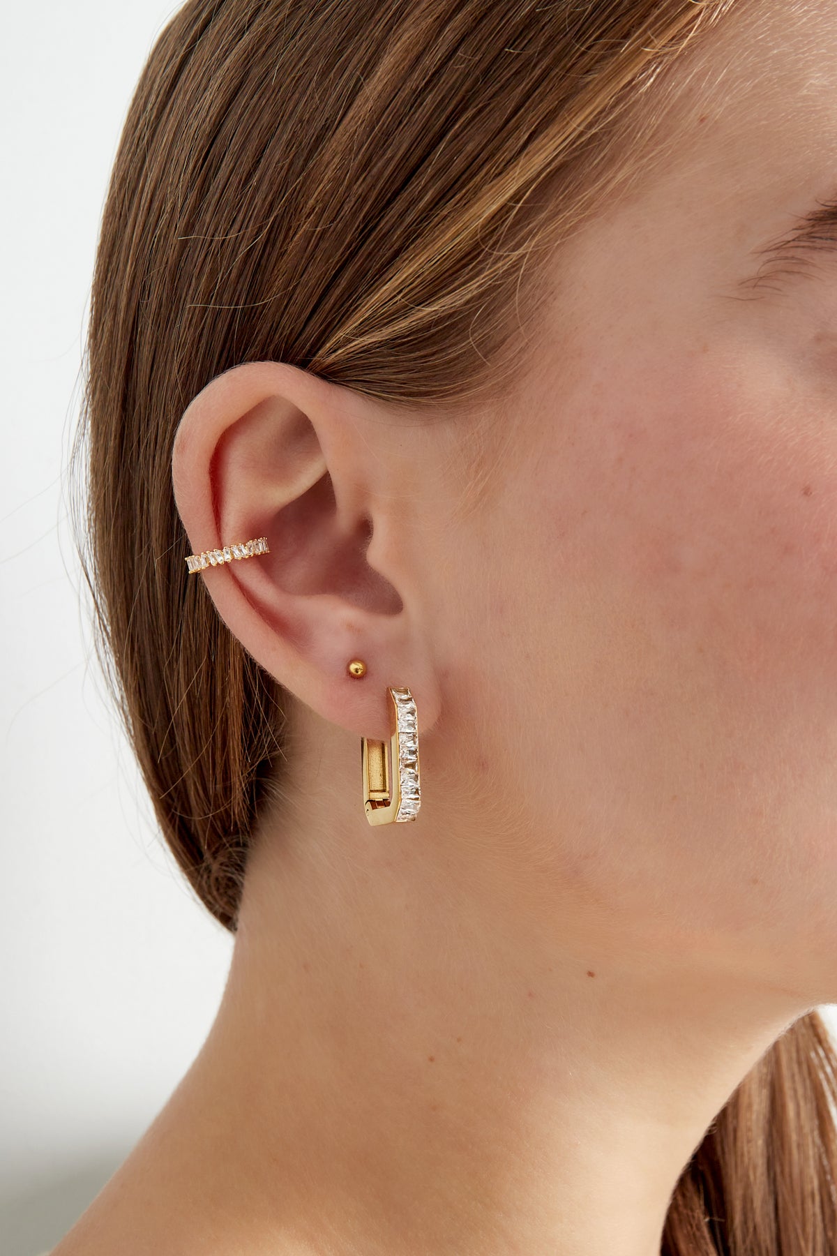 Goud Nova Spark Earcuff RVS Goud – detail close-up | Tudor Gems