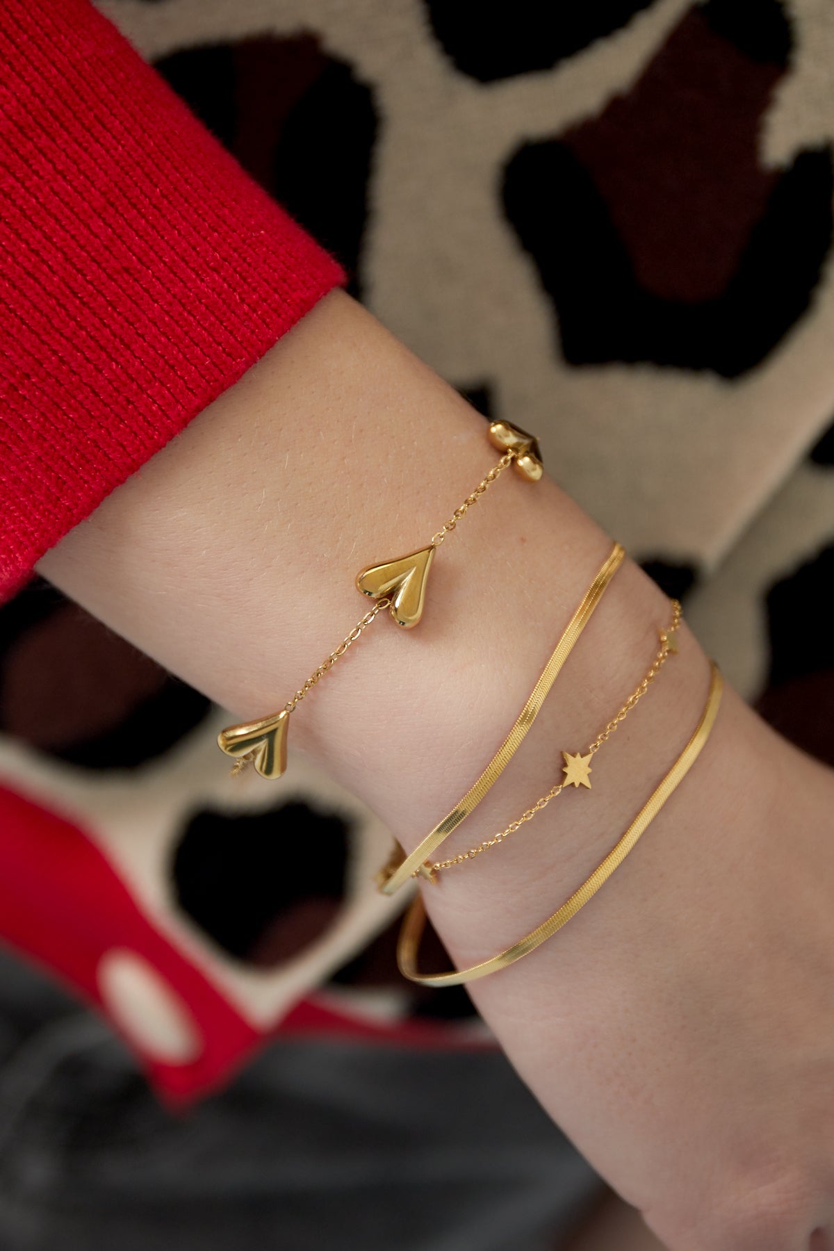 Goud & Zilver Celestia Layered Star Armband RVS Goud & Zilver – gedragen op model | Tudor Gems