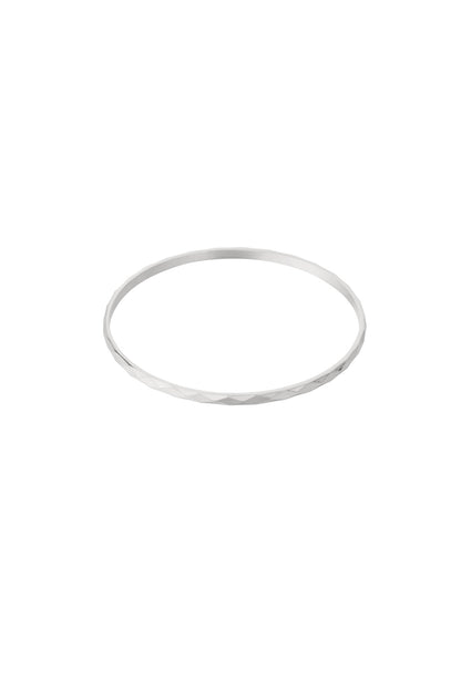 Goud & Zilver Luna Facet Bangle Armband RVS Goud & Zilver – gedragen op model | Tudor Gems
