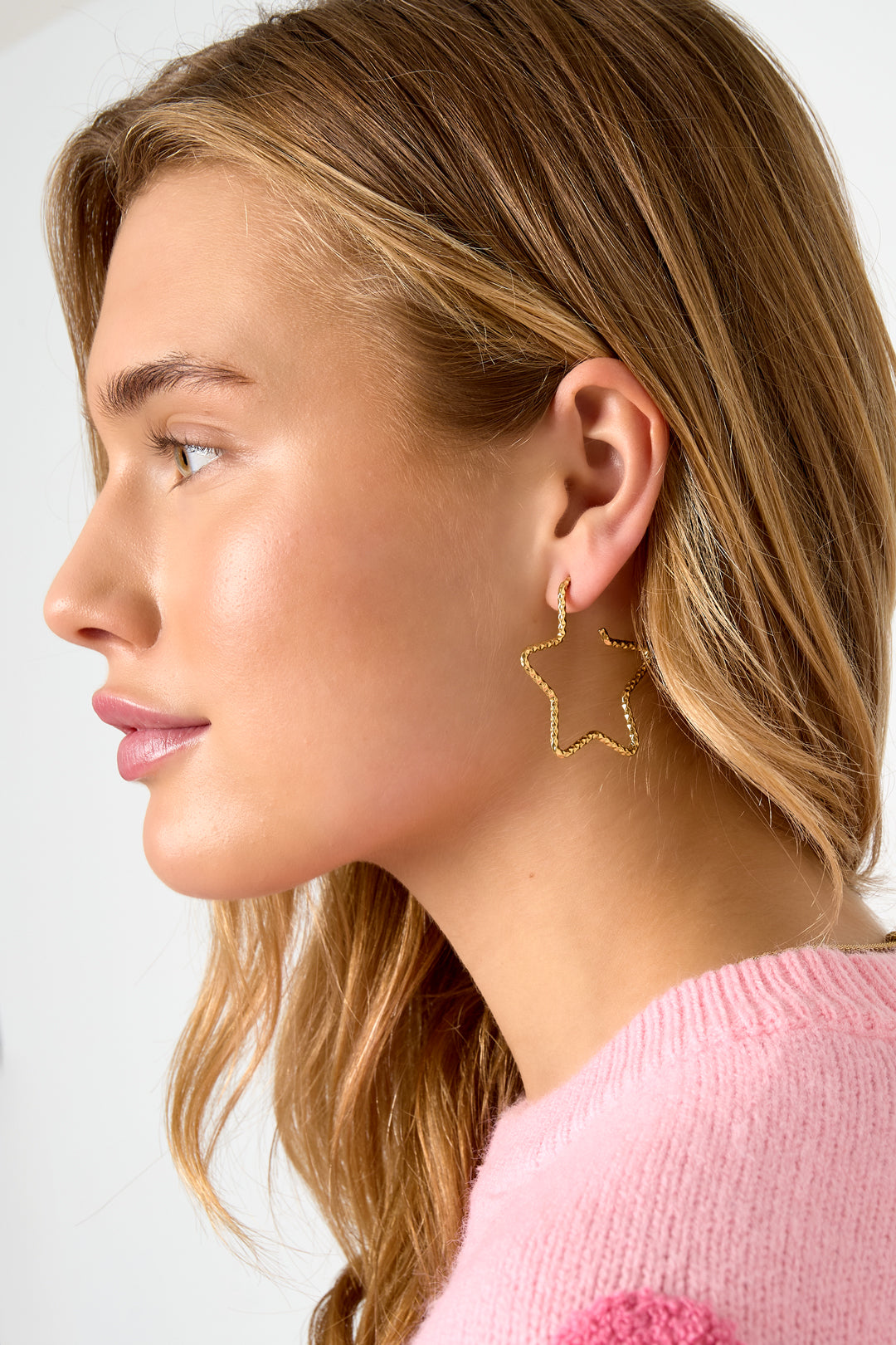 Goud & Zilver NovaStar Outline Hoops – Ster Hoepel Oorbellen van RVS (Goud & Zilver) – detail close-up | Tudor Gems