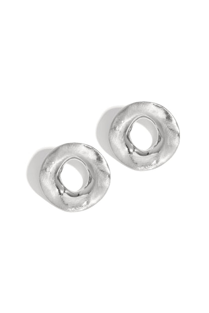 Goud & Zilver Statement Oorbellen RVS Rond Goud & Zilver – Soléa Orbit – lifestyle shot | Tudor Gems