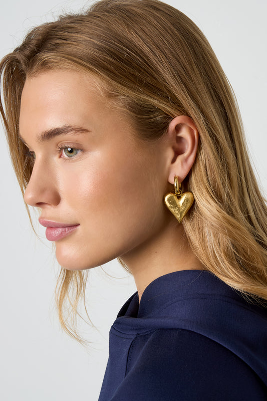 Goud & Zilver Velora Heart Drops – Hart Oorbellen RVS Goud & Zilver – detail close-up | Tudor Gems