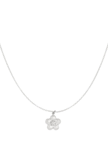 Elegant Flower Pendant Necklace for Everyday Wear