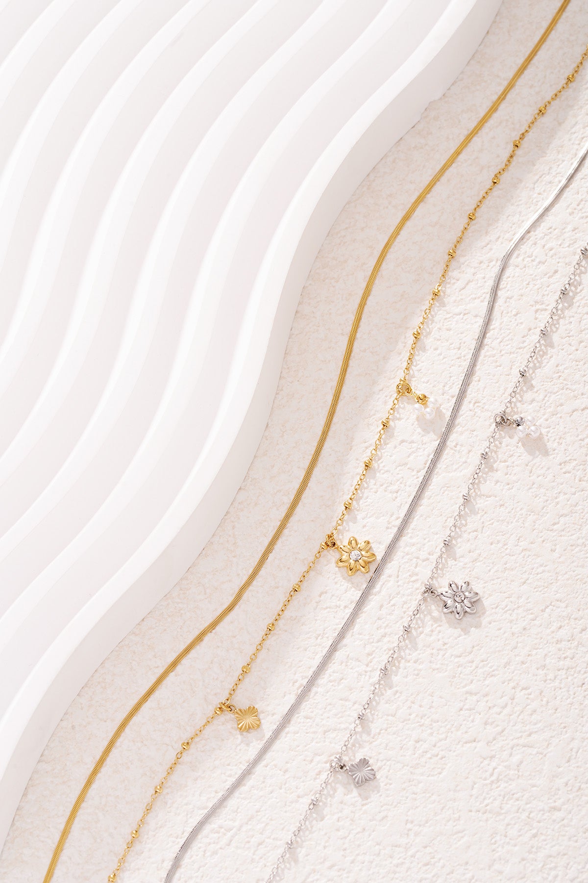 Goud & Zilver Celeste Bloom Layered Ketting RVS – Goud & Zilver – lifestyle shot | Tudor Gems
