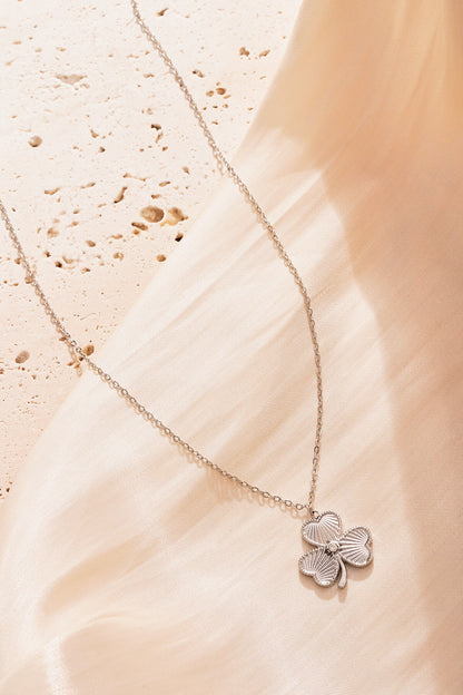 Elegant Clover Pendant Necklace for Everyday Style