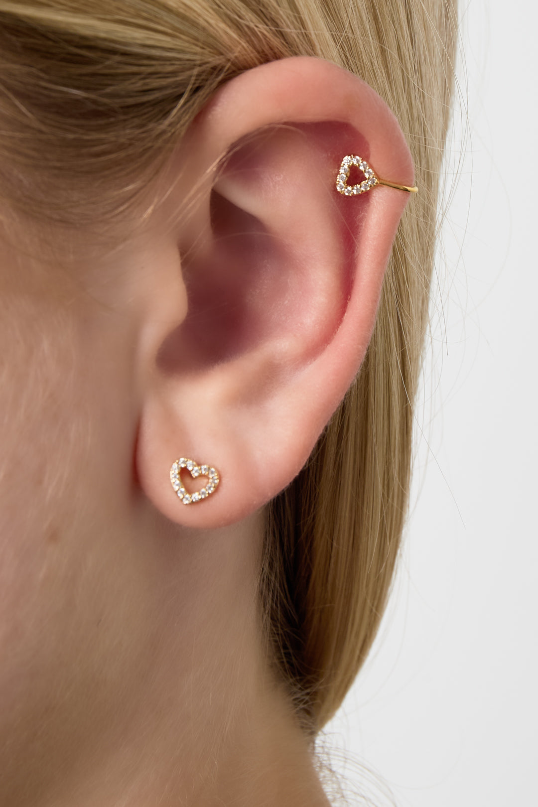 Goud & Zilver Amora Hart Ear Cuff RVS Goud & Zilver – detail close-up | Tudor Gems
