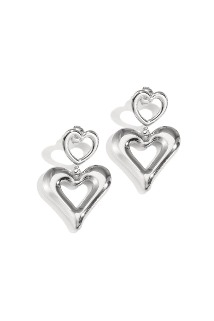 Goud & Zilver Double Heart Drop Oorbellen RVS – Goud & Zilver – gedragen op model | Tudor Gems