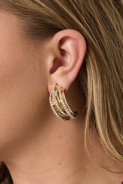 Goud & Zilver Aurielle Crystal Wave Hoop Oorbellen RVS Goud & Zilver – gedragen op model | Tudor Gems