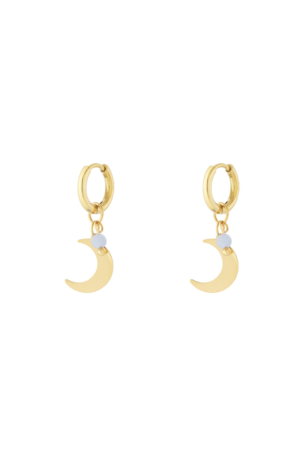Goud & Roze Maan Oorbellen RVS Goud met Roze Accent – gedragen op model | Tudor Gems