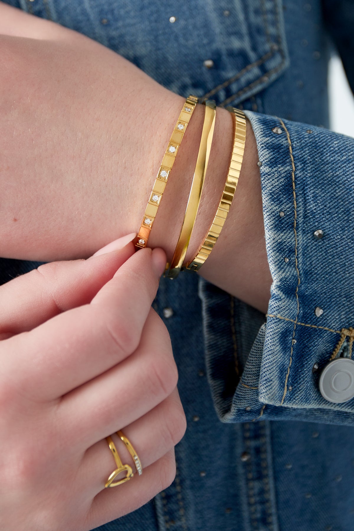 Goud & Zilver Nova Slim Bangle Armband RVS Goud & Zilver – detail close-up | Tudor Gems