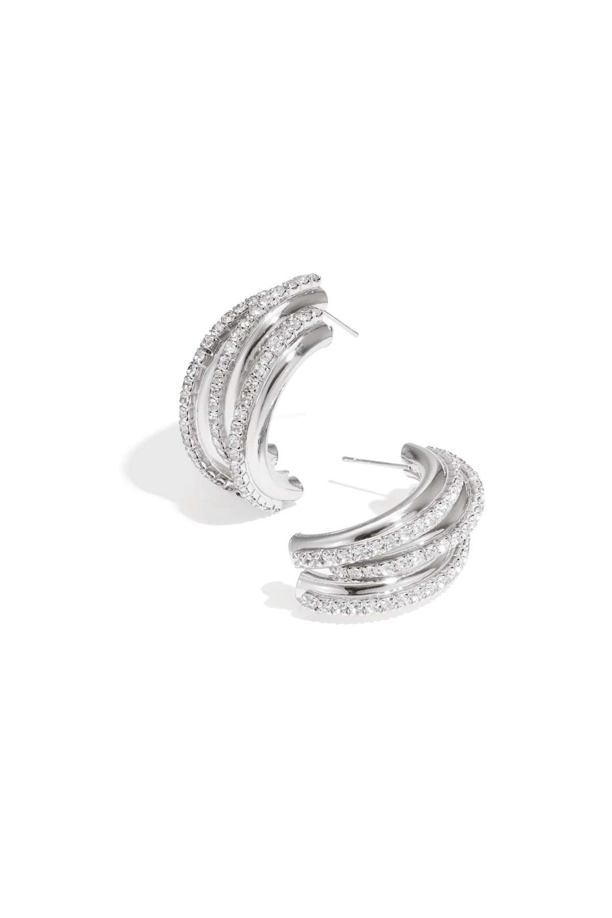 Goud & Zilver Aurielle Crystal Wave Hoop Oorbellen RVS Goud & Zilver – lifestyle shot | Tudor Gems