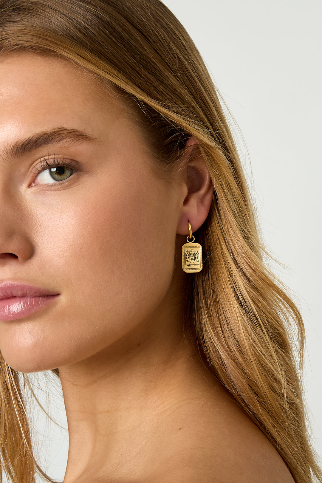 Goud & Zilver Amsterdam Canal Charm Oorbellen RVS Goud & Zilver – lifestyle shot | Tudor Gems