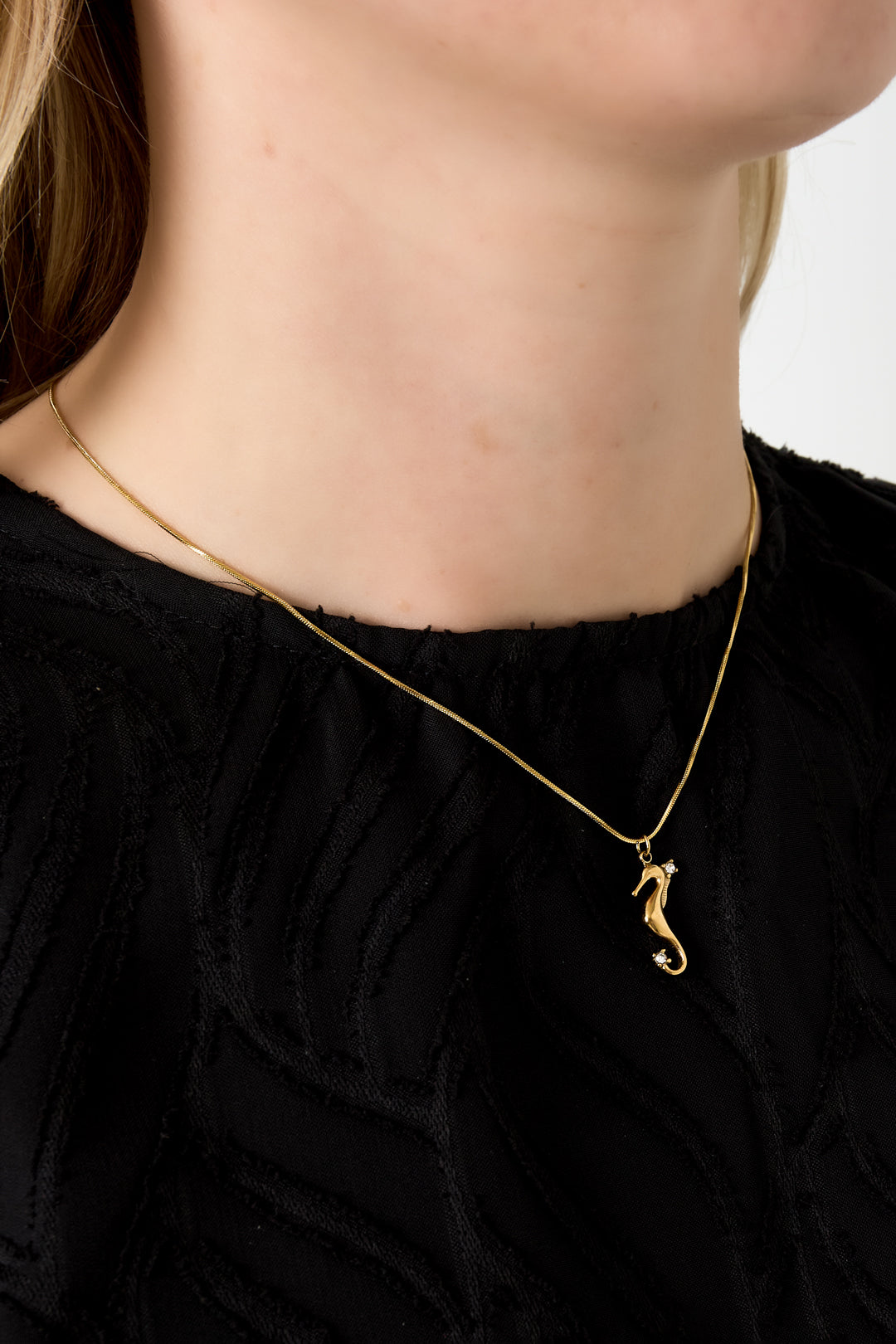 Marina Zeepaard Ketting close-up RVS Goud | Tudor Gems