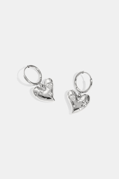 Goud & Zilver RVS oorbellen Lucky Heart Hoops – gedragen op model | Tudor Gems