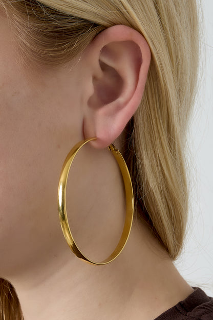 Goud & Zilver Nova Classic Hoop Oorbellen RVS Goud & Zilver – detail close-up | Tudor Gems