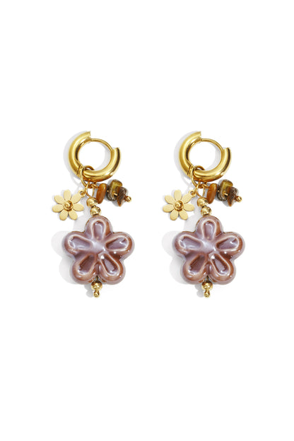Celestia Flower Drop Oorbellen RVS Bruin & Rood – lifestyle shot | Tudor Gems