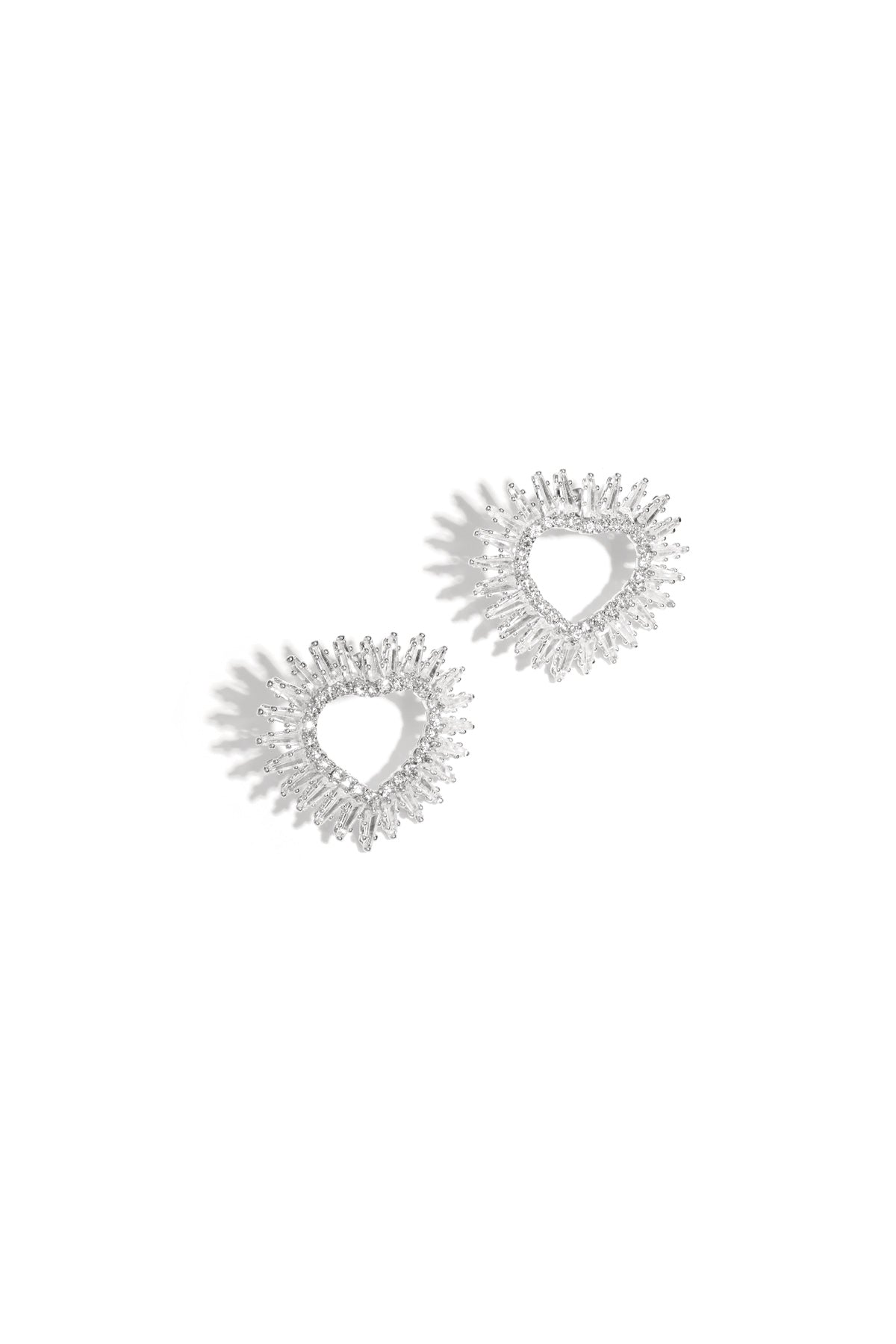 Goud & Zilver Hart Oorbellen RVS Goud & Zilver – Luxe Zircon Studs – lifestyle shot | Tudor Gems