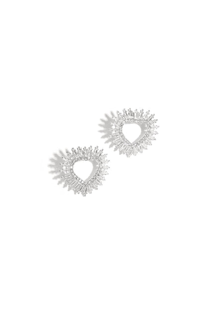 Goud & Zilver Hart Oorbellen RVS Goud & Zilver – Luxe Zircon Studs – lifestyle shot | Tudor Gems
