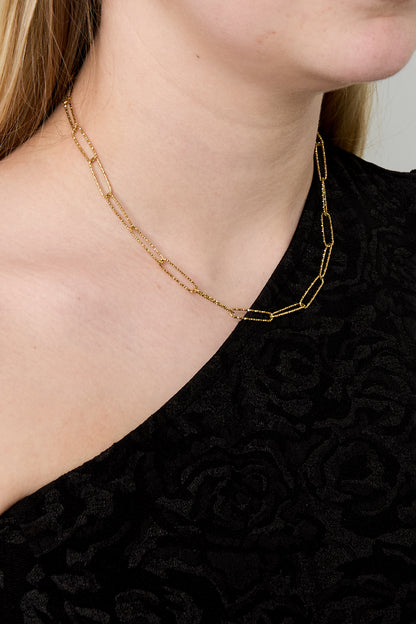 Goud & Zilver Solara Paperclip Ketting RVS Goud & Zilver – gedragen op model | Tudor Gems