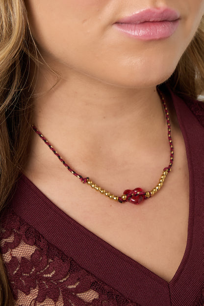 LUNARA Ember Heart Choker – Rood, Bruin, Grijs & Brons RVS – gedragen op model | Tudor Gems