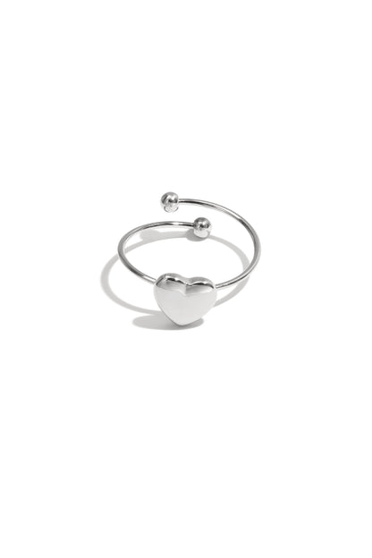 Goud & Zilver Amara Triple Heart Ring RVS – Goud & Zilver – gedragen op model | Tudor Gems