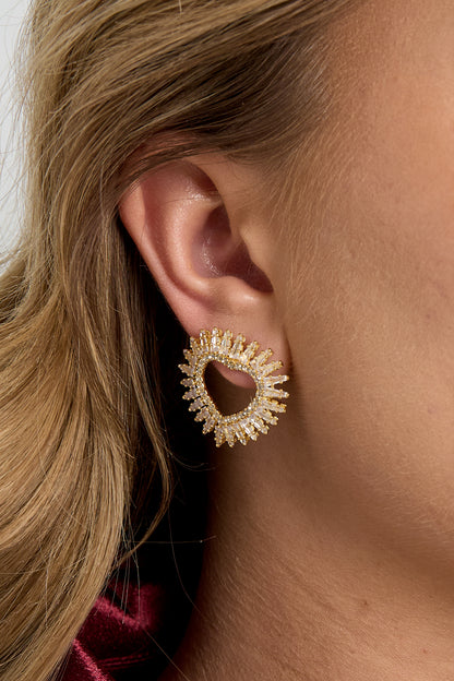 Goud & Zilver Hart Oorbellen RVS Goud & Zilver – Luxe Zircon Studs – gedragen op model | Tudor Gems
