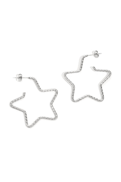 Goud & Zilver NovaStar Outline Hoops – Ster Hoepel Oorbellen van RVS (Goud & Zilver) – lifestyle shot | Tudor Gems
