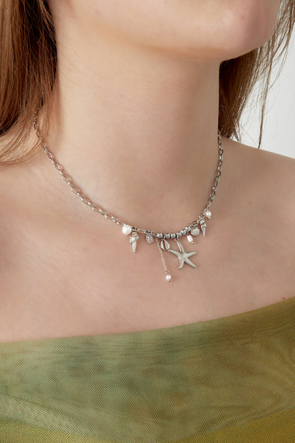 Goud & Zilver Ocean Luxe Charm Ketting RVS Goud & Zilver – gedragen op model | Tudor Gems