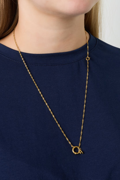 Goud Nova Minimal Necklace – Gouden RVS Ketting voor Dames – gedragen op model | Tudor Gems