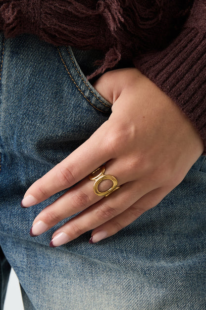 Goud & Zilver Orbit Open Circle Ring RVS Goud & Zilver – detail close-up | Tudor Gems