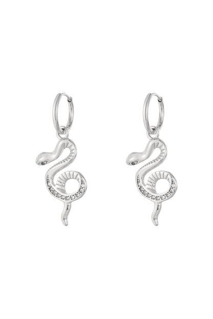 Goud & Zilver Serpentina Snake Hoop Oorbellen RVS Goud & Zilver – gedragen op model | Tudor Gems