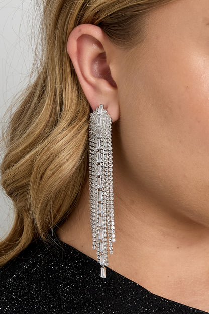 Goud & Zilver RVS Dangle Oorbellen met Zirkonia – Goud & Zilver Luxe Statement – gedragen op model | Tudor Gems
