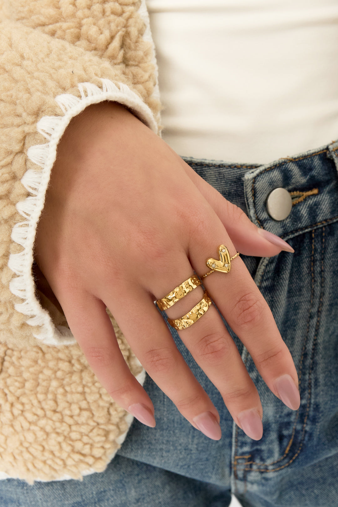 Goud & Zilver Hart Statement Ring Verstelbaar RVS Goud & Zilver – Amora Bold – gedragen op model | Tudor Gems