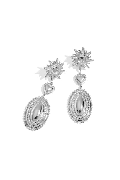 Goud & Zilver Sun Heart Statement Oorbellen RVS Goud & Zilver – gedragen op model | Tudor Gems